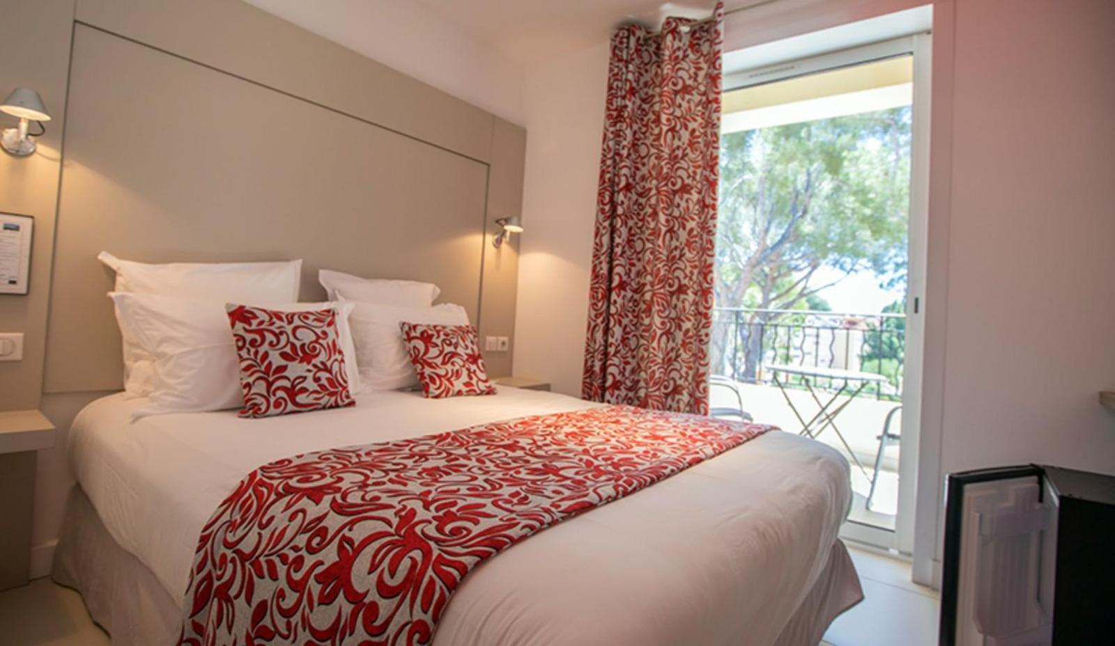 Hotel De La Plage - Hdlp Борм-ле-Мимоза Экстерьер фото